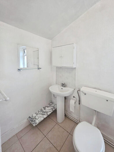 1 Bedroom Flat For Sale In Liddington Road, Stratford, London, Greater London, E15