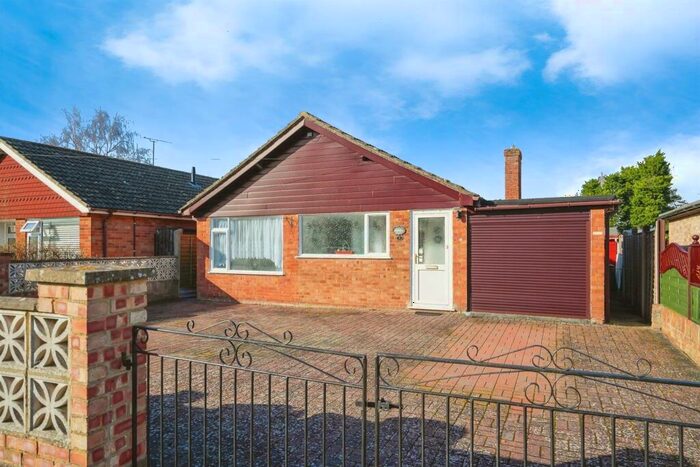 2 Bedroom Detached Bungalow For Sale In Elm Road, North Moreton, Didcot, OX11