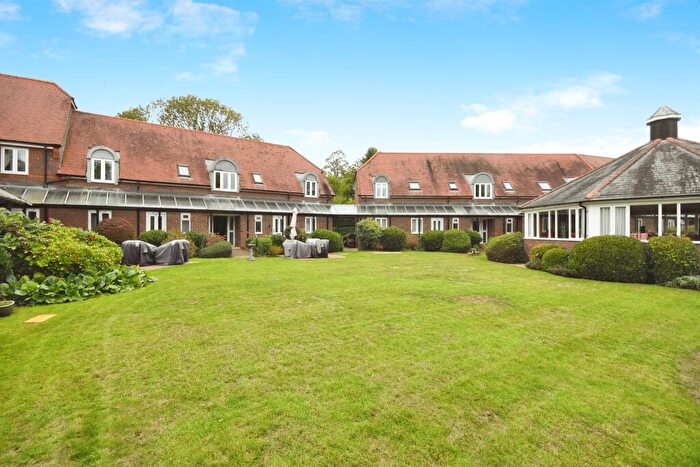 2 Bedroom Apartment For Sale In Lakes Meadow, Coggeshall, Colchester, CO6