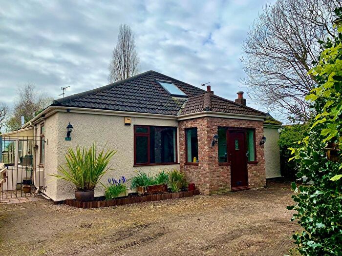 2 Bedroom Bungalow For Sale In Mill Hill Road, Irby, Wirral, CH61