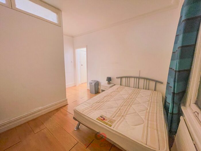 Studio To Rent In Audley Road, Hendon, London, NW4