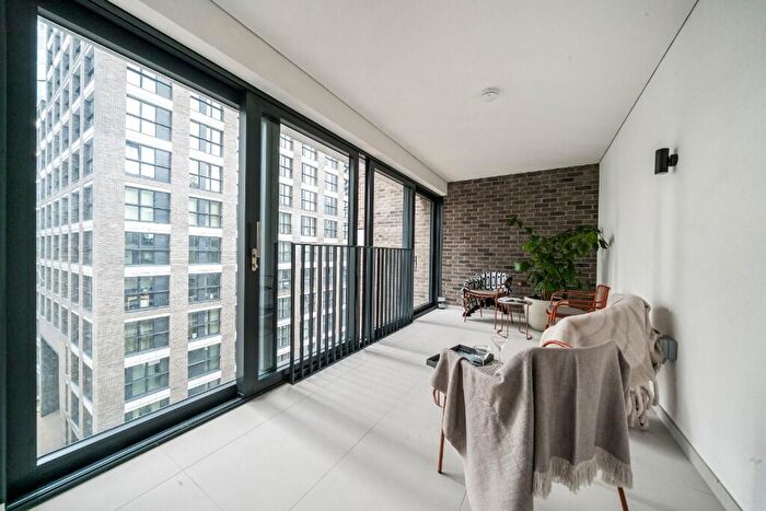 3 Bedroom Flat To Rent In Alma, New Drum Street, E1