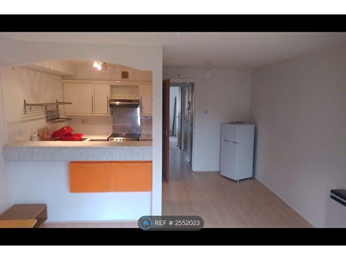 1 Bedroom Flat To Rent In Foxglove Way, Hackbridge, SM6