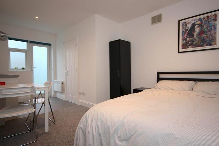 Studio To Rent In Brassie Avenue, East Acton, W3