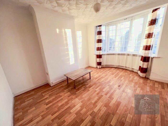 3 Bedroom Terraced House To Rent In The Vale, Heston TW5