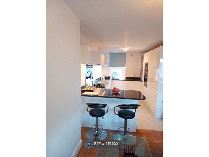 4 Bedroom Flat To Rent In London, London, SW6