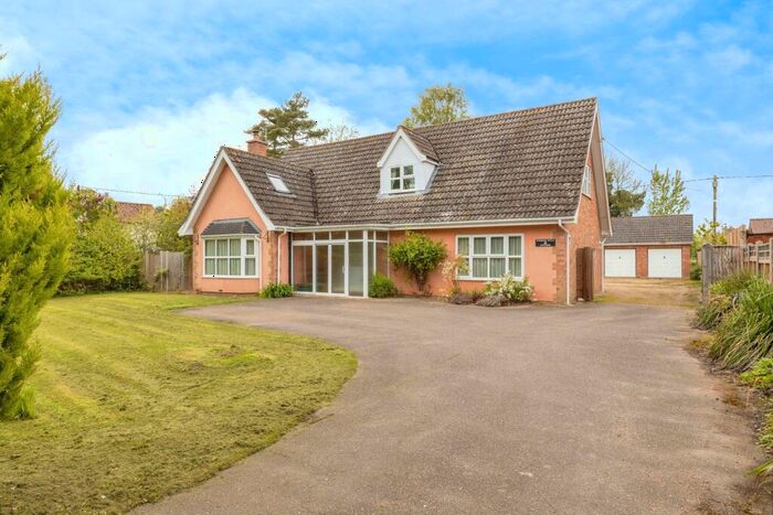 4 Bedroom Detached House For Sale In Mere Road, Stow Bedon, Attleborough, Norfolk, NR17