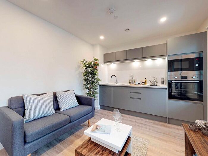 Apartment To Rent In Apt, Apollo Residence #, S1