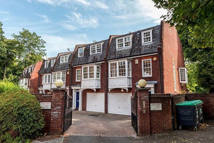 5 Bedroom Property For Sale In Goldcrest Mews, Ealing, W5