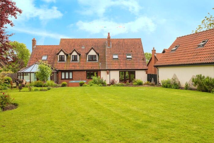 5 Bedroom Detached House For Sale In Wymondham Road, Wreningham, Norwich, Norfolk, NR16