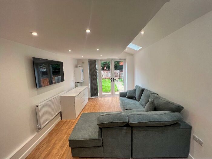 6 Bedroom Terraced House To Rent In Humber Avenue, Coventry, CV1