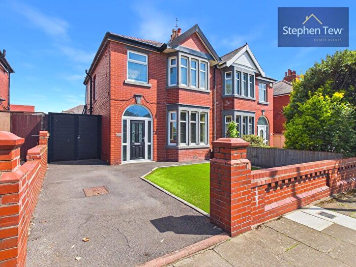 4 Bedroom Semi Detached House For Sale In Harrington Avenue, Blackpool, FY4