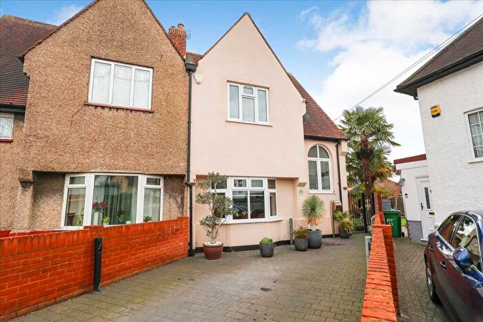 3 Bedroom Semi Detached House For Sale In St Andrews Way, Cippenham, SL1