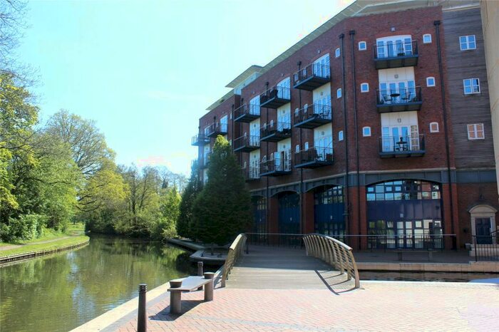 2 Bedroom Flat To Rent In Waterside, Shirley, Solihull, West Midlands, B90