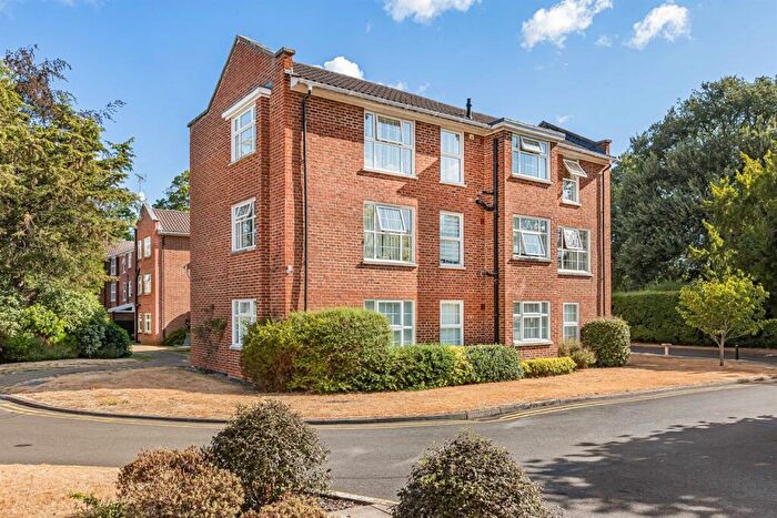 2 Bedroom House For Sale In Grandison House, Phyllis Court Drive, RG9