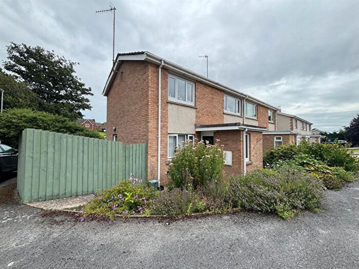 3 Bedroom Semi-Detached House For Sale In Gwscwm Park, Burry Port, SA16