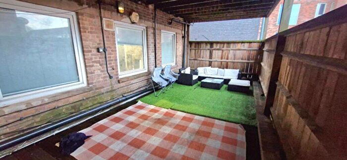 6 Bedroom Apartment To Rent In Alfreton Road, Nottingham, Nottinghamshire, NG7