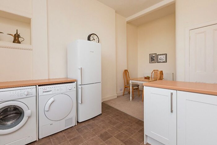 3 Bedroom Flat To Rent In Morningside Gardens, Morningside, Edinburgh, EH10