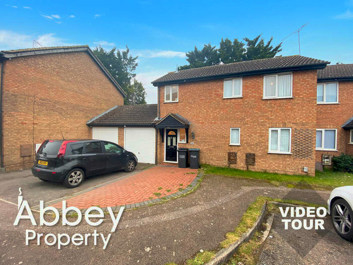 3 Bedroom Terraced House To Rent In Rodeheath - L&d Borders - LU4