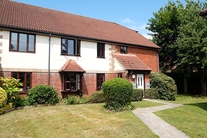 2 Bedroom Flat For Sale In Vicarage Road, Marchwood, SO40