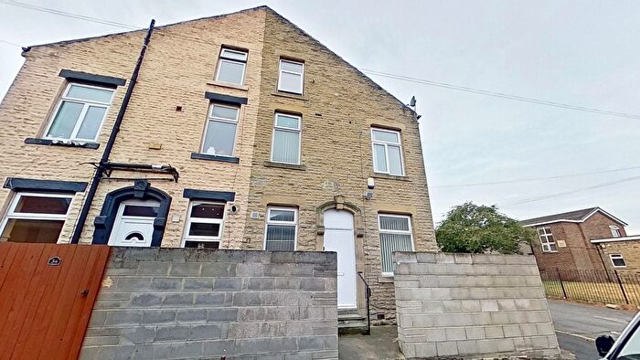 3 Bedroom End Of Terrace House To Rent In Wellington Street, Bradford, BD4