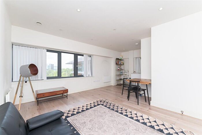 1 Bedroom Flat For Sale In Mondial Way, Harlington, Hayes, UB3