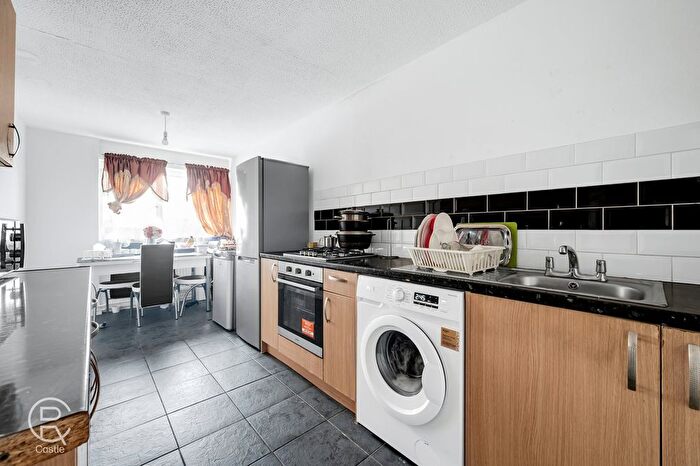 2 Bedroom Flat For Sale In Copley Close, London, W7