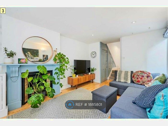 2 Bedroom Flat To Rent In Thorncliffe Road, London, SW2