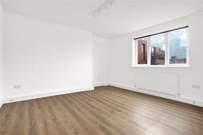 2 Bedroom Apartment To Rent In Evelyn Court, N1