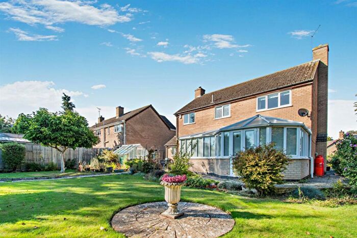 4 Bedroom Detached House For Sale In Lindsey Close, Woodnewton, PE8