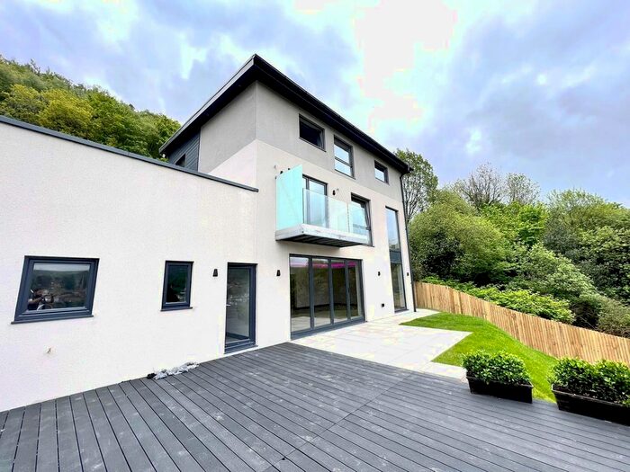 4 Bedroom Detached House To Rent In Dyffryn Road, Alltwen, Pontardawe, Swansea., SA8