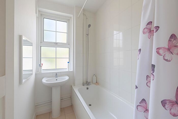 3 Bedroom Flat To Rent In Chicksand Street, London, E1