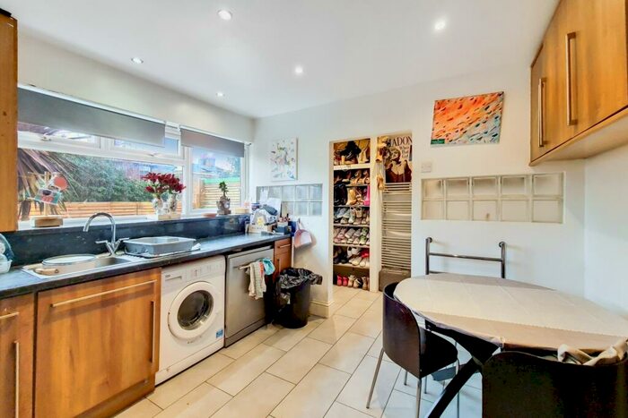 3 Bedroom Flat To Rent In Lamble Street, Gospel Oak, NW5