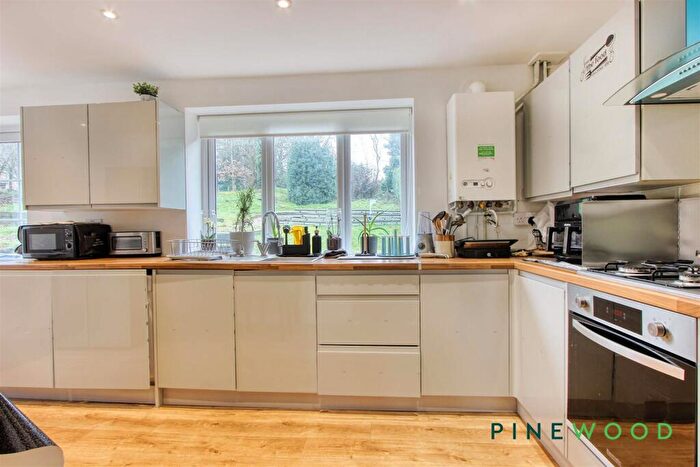 3 Bedroom End Of Terrace House For Sale In Harvey Road, Chesterfield, Derbyshire, S41