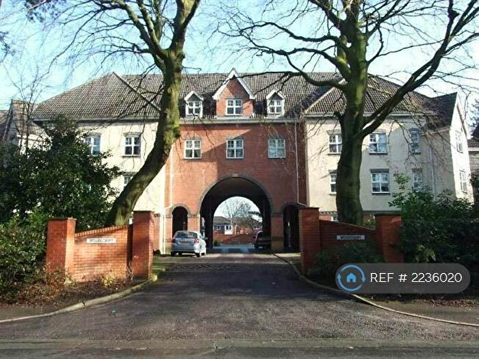2 Bedroom Flat To Rent In Wood Court, Sale, M33
