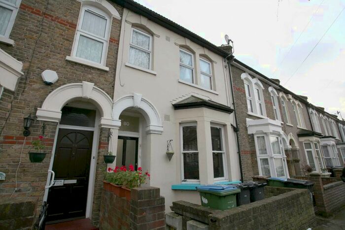 2 Bedroom Flat To Rent In Hazelwood Road, Walthamstow, E17