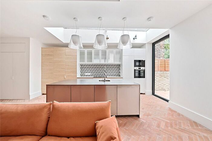 3 Bedroom Terraced House To Rent In Glasslyn Road, London, N8