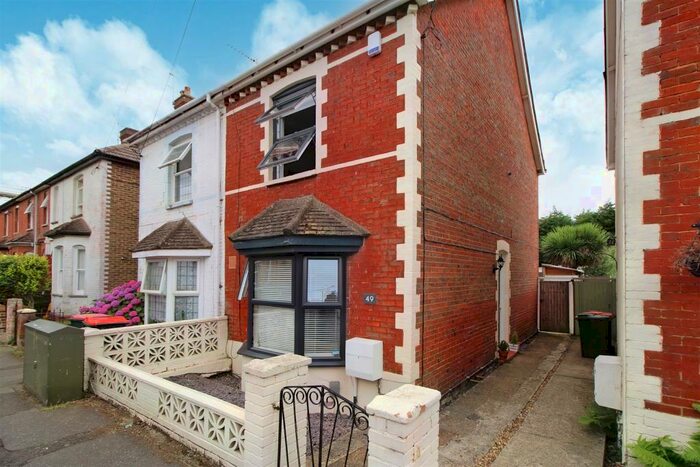 2 Bedroom House To Rent In East Park, West Green, RH10