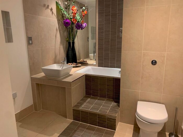 2 Bedroom Apartment To Rent In Jefferson Place, Fernie Street, Green Quarter, M4