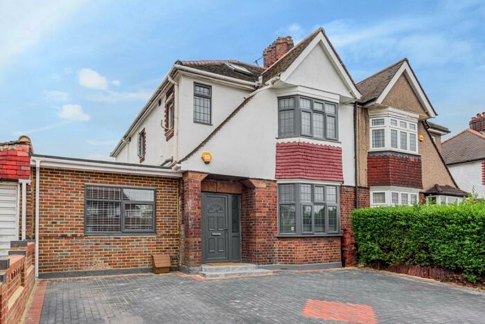 5 Bedroom Semi-Detached House To Rent In Sidcup Road Lee, SE12