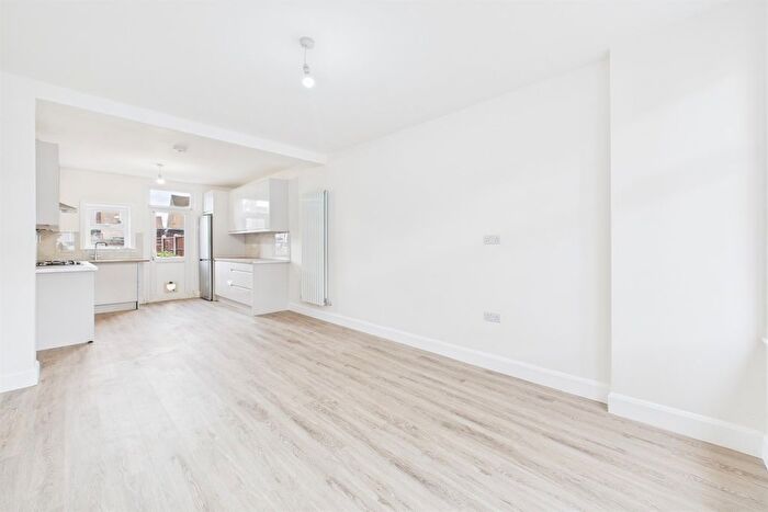 2 Bedroom Terraced House To Rent In Aschurch Road, Croydon, CR0