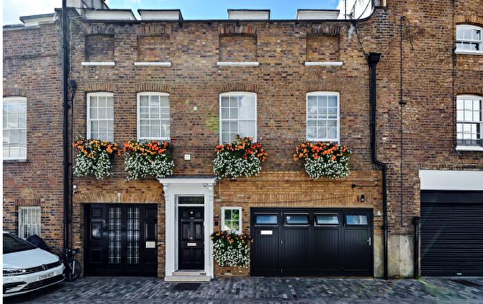 3 Bedroom Mews To Rent In Wilton Row, London, SW1X
