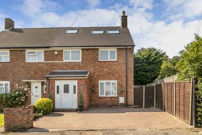 4 Bedroom Semi-Detached House To Rent In Binyon Crescent, Stanmore, HA7
