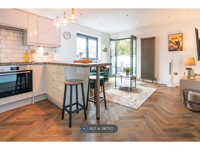 1 Bedroom Flat To Rent In Station Lane, Hornchurch, RM12