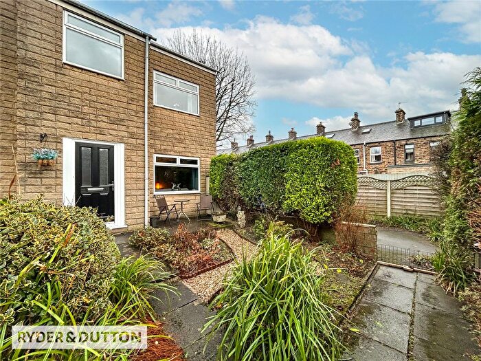 3 Bedroom Town House For Sale In Chapel Street, Uppermill, Saddleworth, OL3