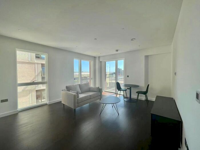 1 Bedroom Flat To Rent In Lanchester Way, London, SW11