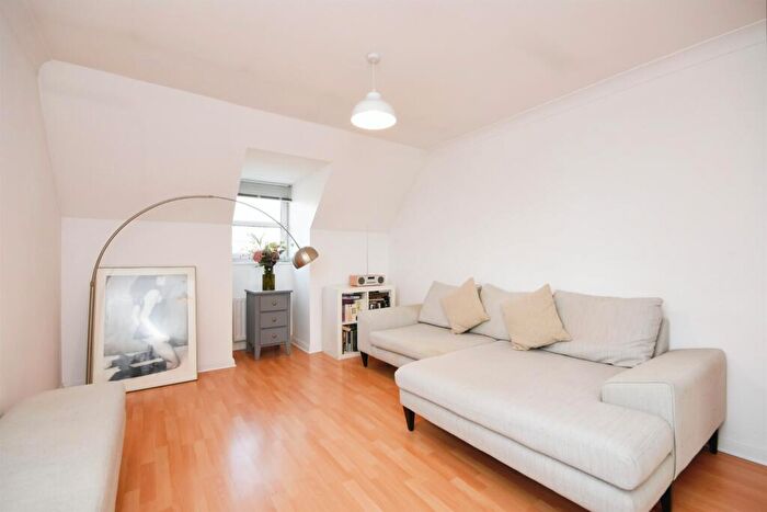 1 Bedroom Flat For Sale In Primrose Hill, Chelmsford, CM1
