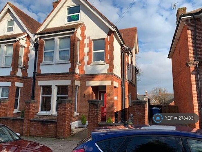 2 Bedroom Flat To Rent In Cargate Avenue, Aldershot, GU11