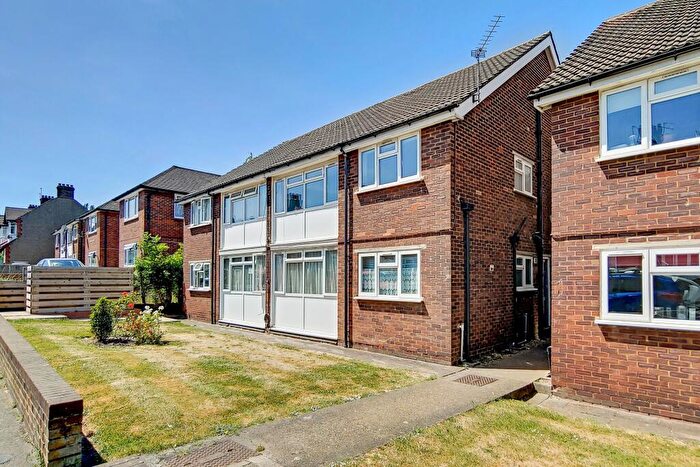 2 Bedroom Flat To Rent In St Philips Avenue, Worcester Park, KT4