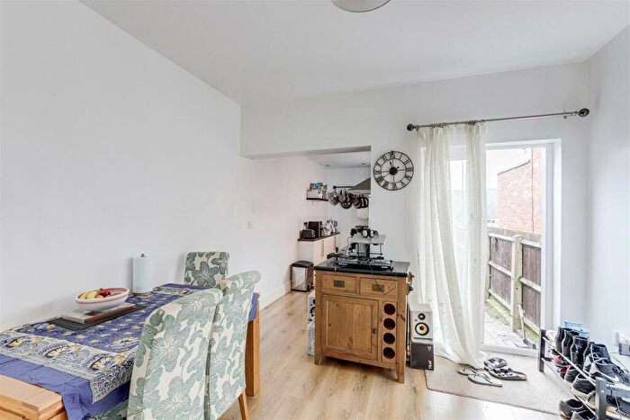 3 Bedroom End Of Terrace House For Sale In Broomhill Road, Bulwell, Nottinghamshire, NG6